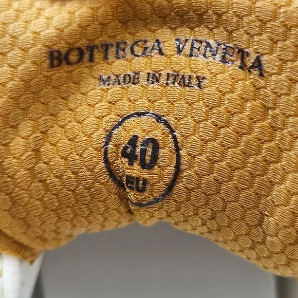 Bottega Veneta Low-Top Gold Sneakers With Woven Metal Panels - Picture 7 of 8